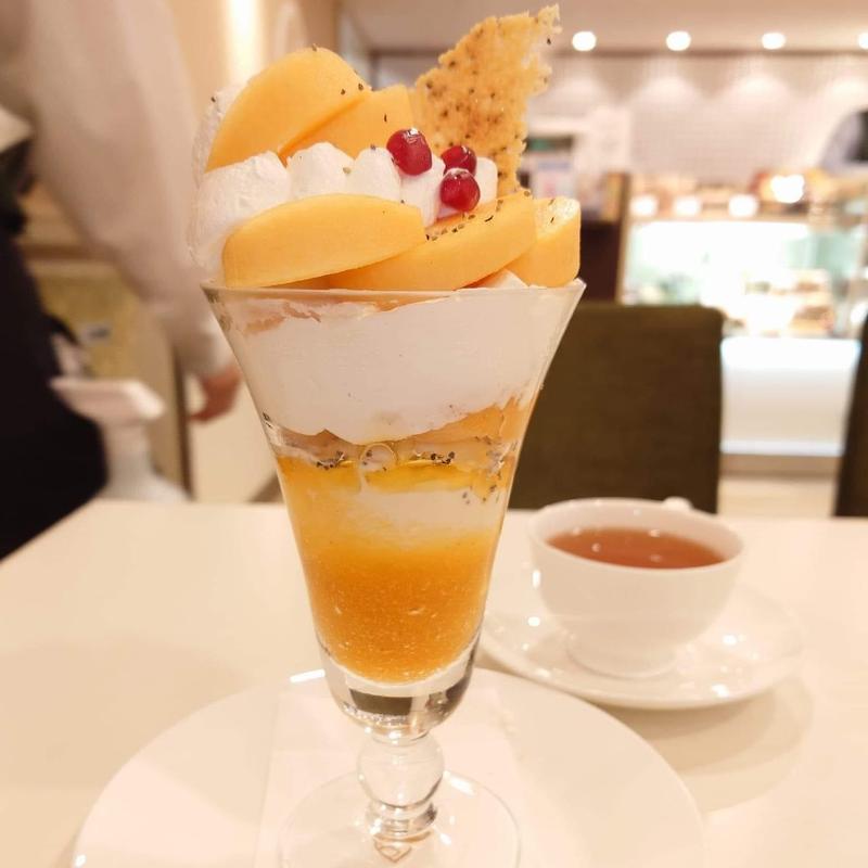 柿とクリームチーズのパフェ(千疋屋総本店（フルーツパーラー）日本橋高島屋店)