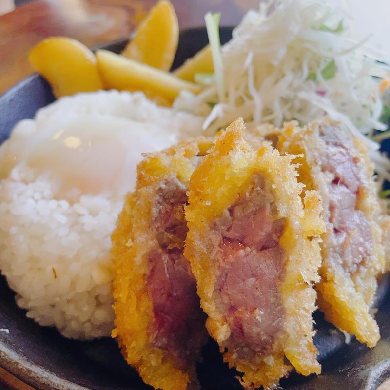 ビフカツと温玉のロコモコ定食(洋食ビストロ 福壱軒 美川本店)