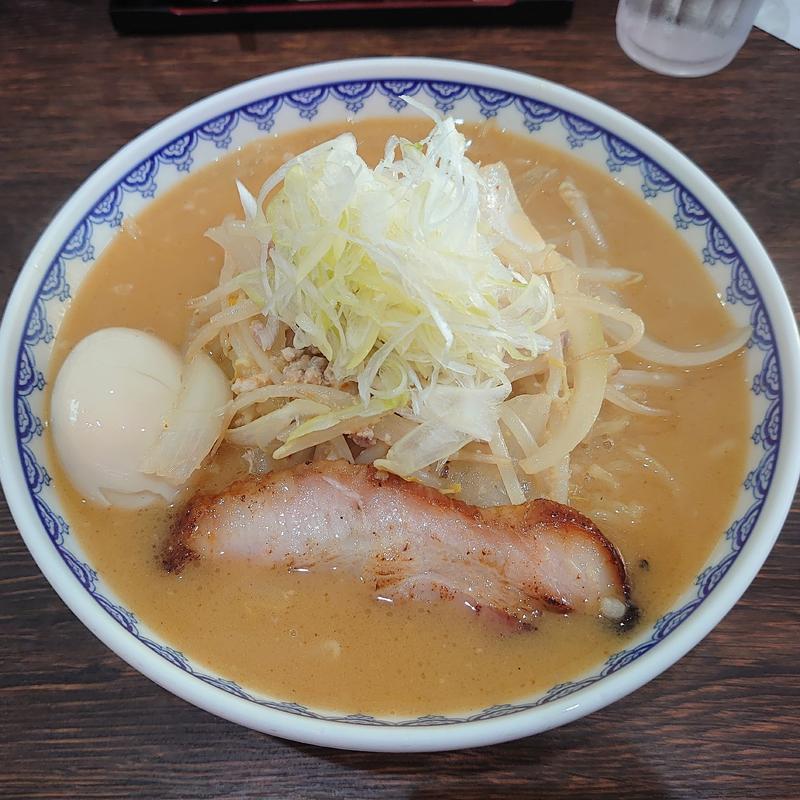 味噌ラーメンと味玉(味噌ラーメン 雪ぐに)