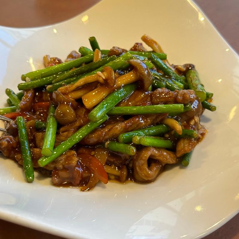 牛肉とにんにくの芽のオイスターソース炒め(四川China 八兵衛)