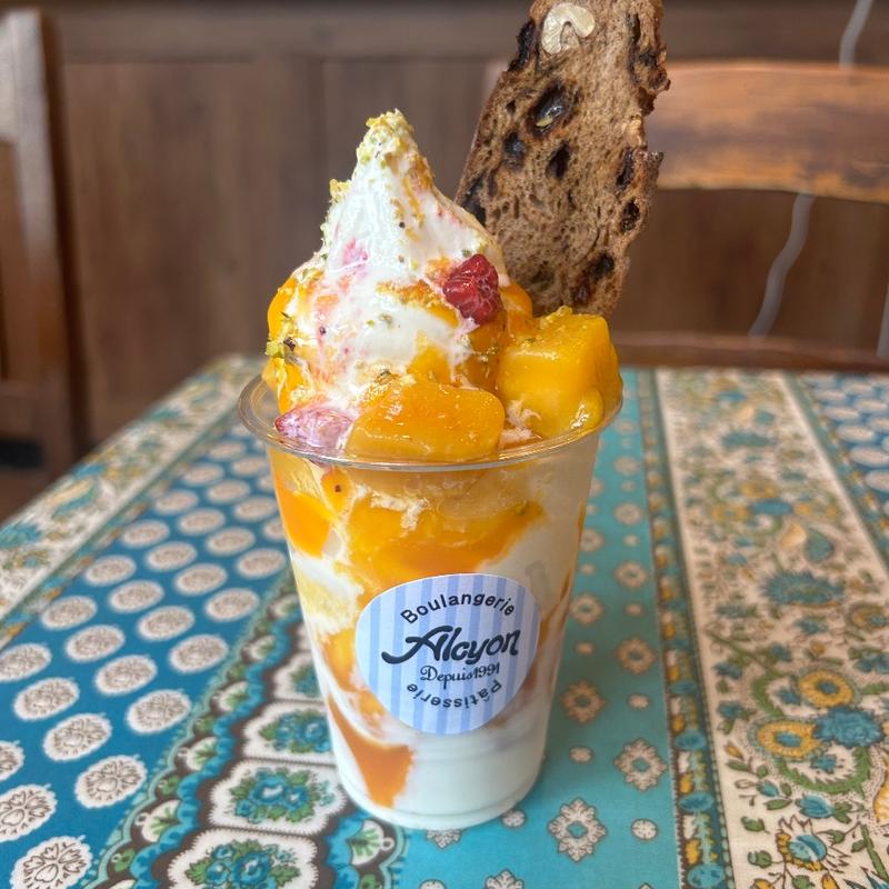 ソフトクリームパフェ マンゴー(アルション デリカフェ （Alcyon DELI CAFE）)