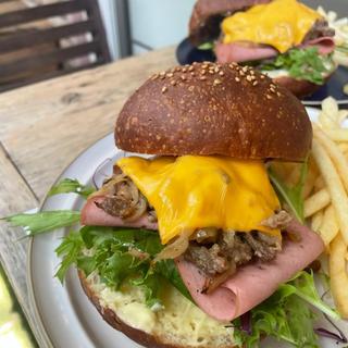 setadaiチーズステーキバーガー&ポテトセット( TOLO COFFE&BAKERY(トロ コーヒーアンドベーカリー))