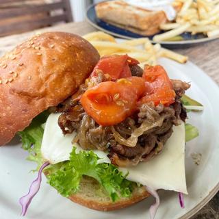 牛すき焼きトマト&モッツァレラsetadaiバーガー&ポテトセット( TOLO COFFE&BAKERY(トロ コーヒーアンドベーカリー))