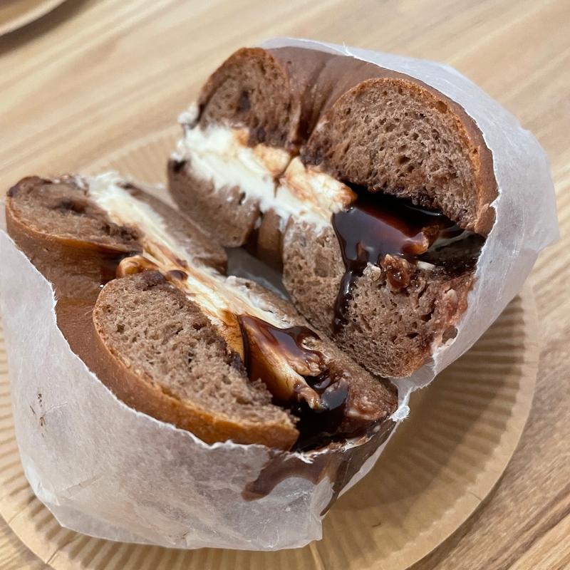 ダブルチョコサンド(ラッキー ベーグル （Lucky Bagel）)