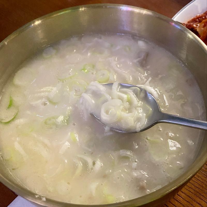 ソルロンタン(シンチョン ソルロンタン 신촌설렁탕 Sinchon Seolleongtang)