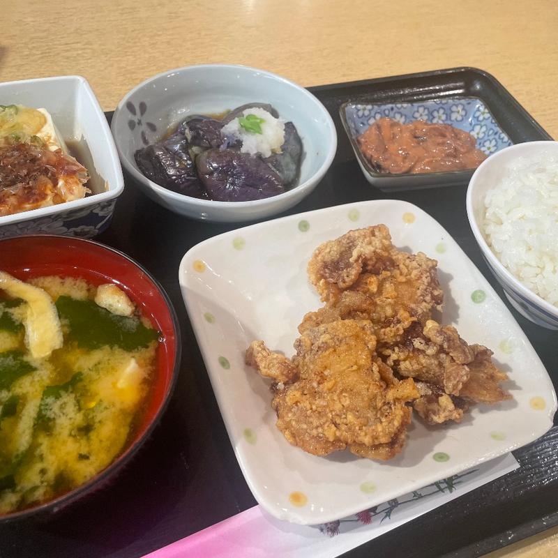 小鉢いろいろと唐揚げ(丸惣)