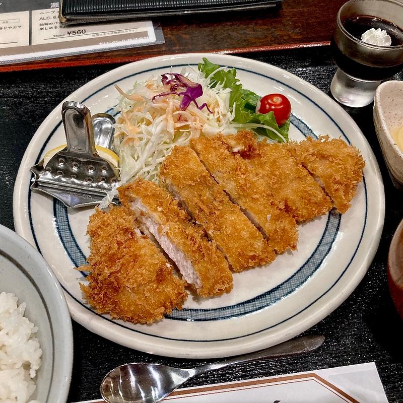 ロースカツ定食(とんかつと洋食の店 こいわ軒)