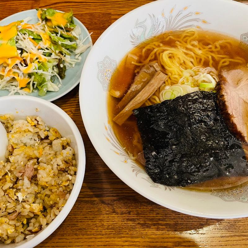 ラーメン半チャーハン(中華料理 清華)