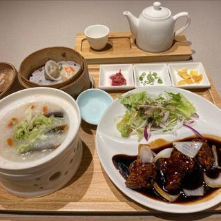 中華粥&黒酢酢豚&点心(鼎一（ディン・イー） 新宿ミロード店)