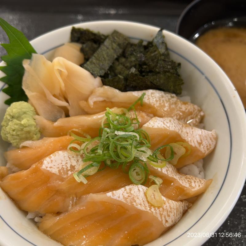 とろサーモン漬け丼大盛(目利きの銀次 神保町駿河台下店)