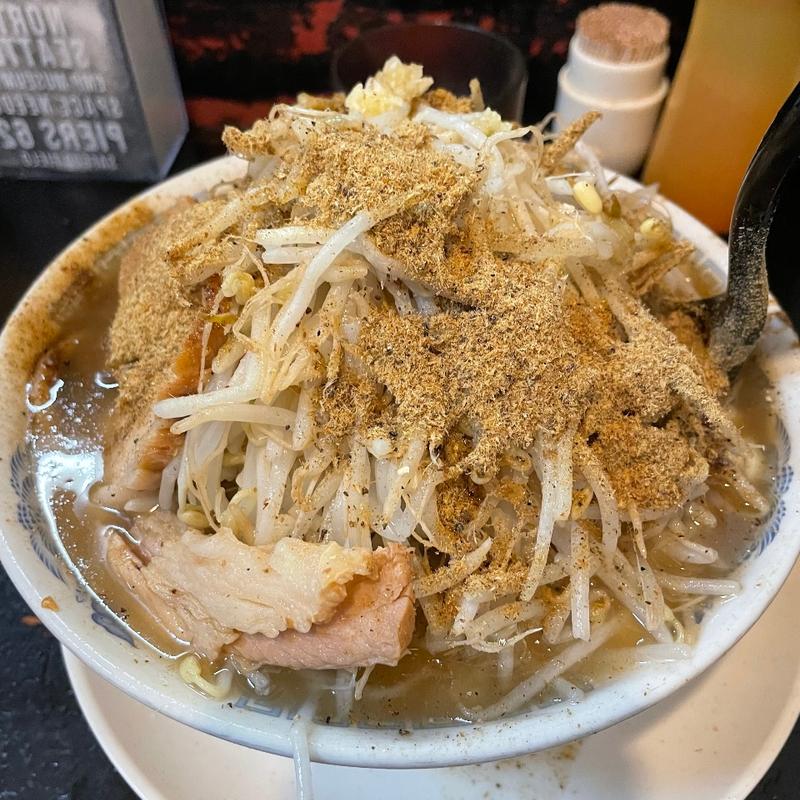 ラーメン（中）(自家製太麺 ドカ盛 マッチョ 三ノ宮店)