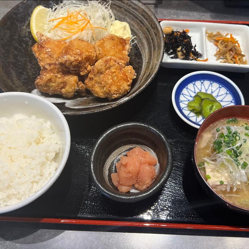唐揚げ定食：豚汁＋明太子(酒と飯　たまる食堂)