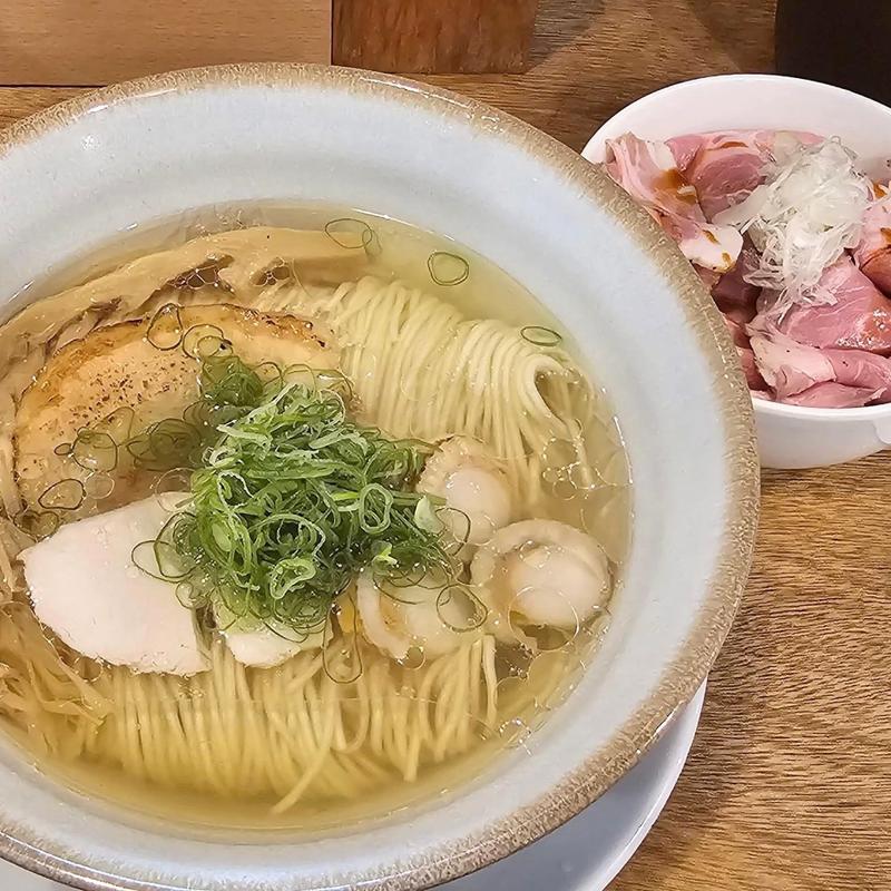 ホタテ塩そば レアチャー卵丼(麺や笑華)
