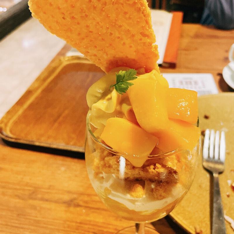 完熟マンゴーパフェ(PISOLA 茨木真砂店)