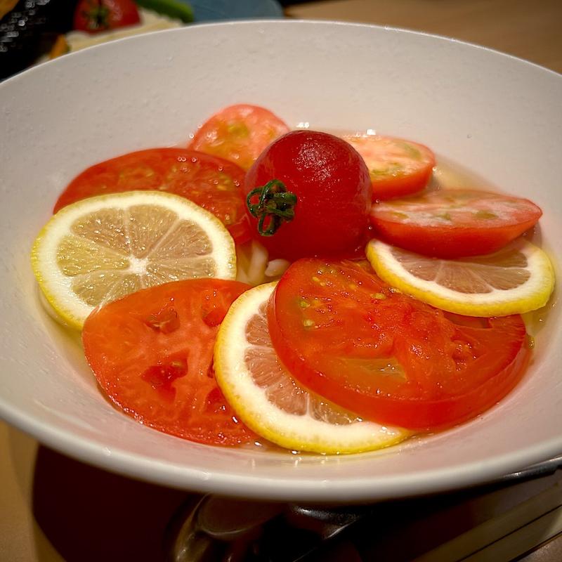 宮城県産トマトのひんやりトマトうどん(うどん酒場 七右衛門 エスパル仙台店)