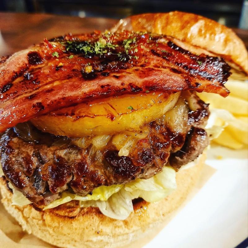 パインベーコンスイートチリバーガー(H's Burger stand & Bar)