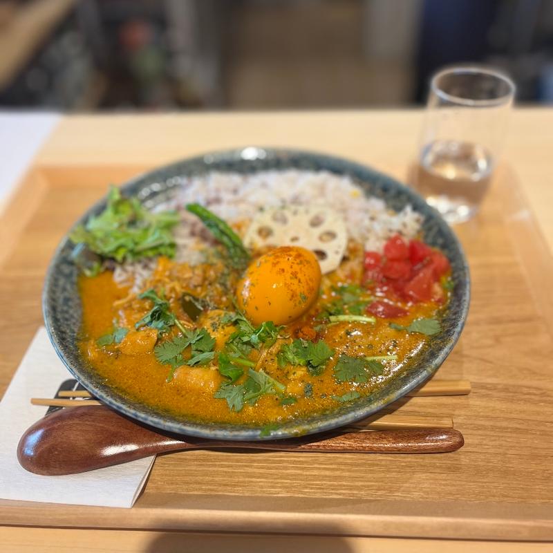 パクチーと食べるディープチキンカレー(Bar よいん / 袷)