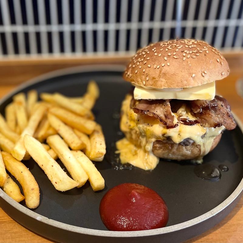 BHBバーガー(マルハチバーガースタンド)