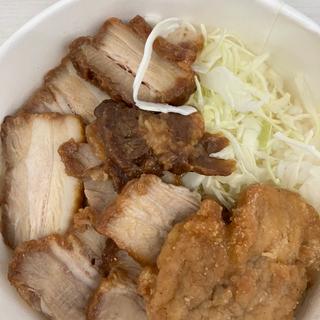 HOTチリソースの焼豚＆から揚げ丼(ローソン 札幌オーロラタウン店)