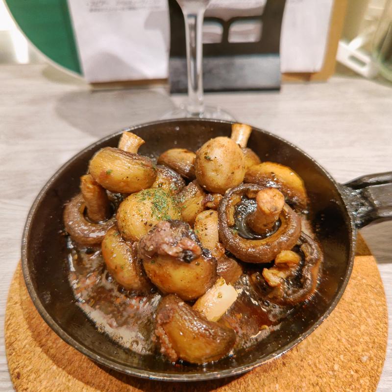 アンチョビマッシュルーム(イタリアンバル・バジル)