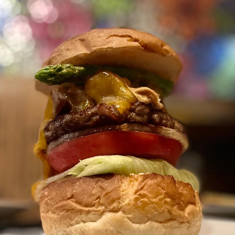 アスパラガスとピーナッツバターのベーコンチーズバーガー(バーガークレイジー （BURGER CRAZY）)