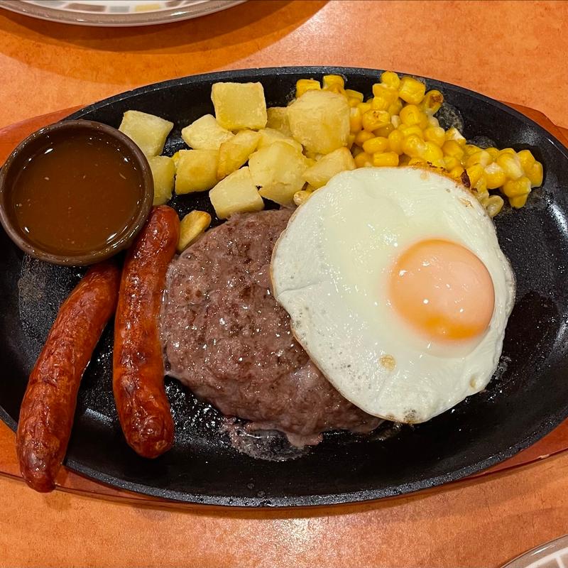 チョリソーとハンバーグの盛合せ(サイゼリヤ オアシス玉川駅前店)