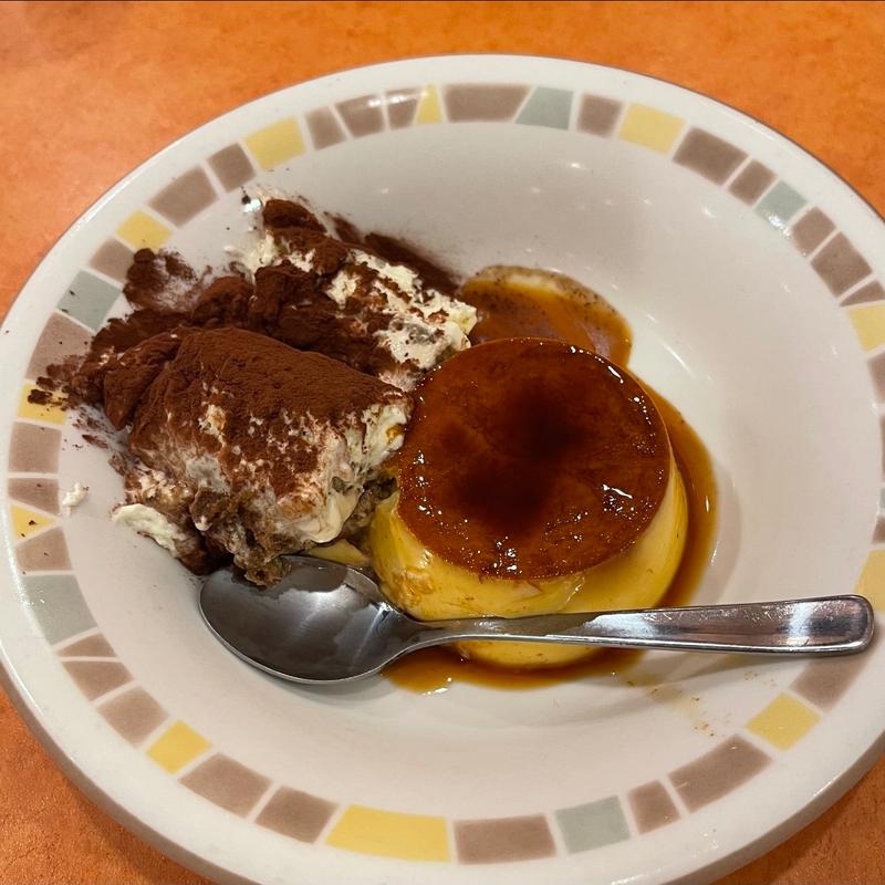 プリンとティラミスクラシコの盛合せ(サイゼリヤ オアシス玉川駅前店)