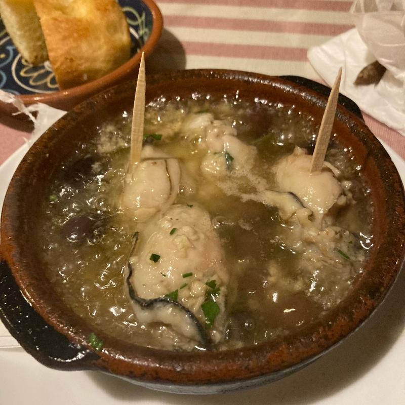 広島産牡蠣とオリーブのアヒージョ(オステリア ウチェッロ)