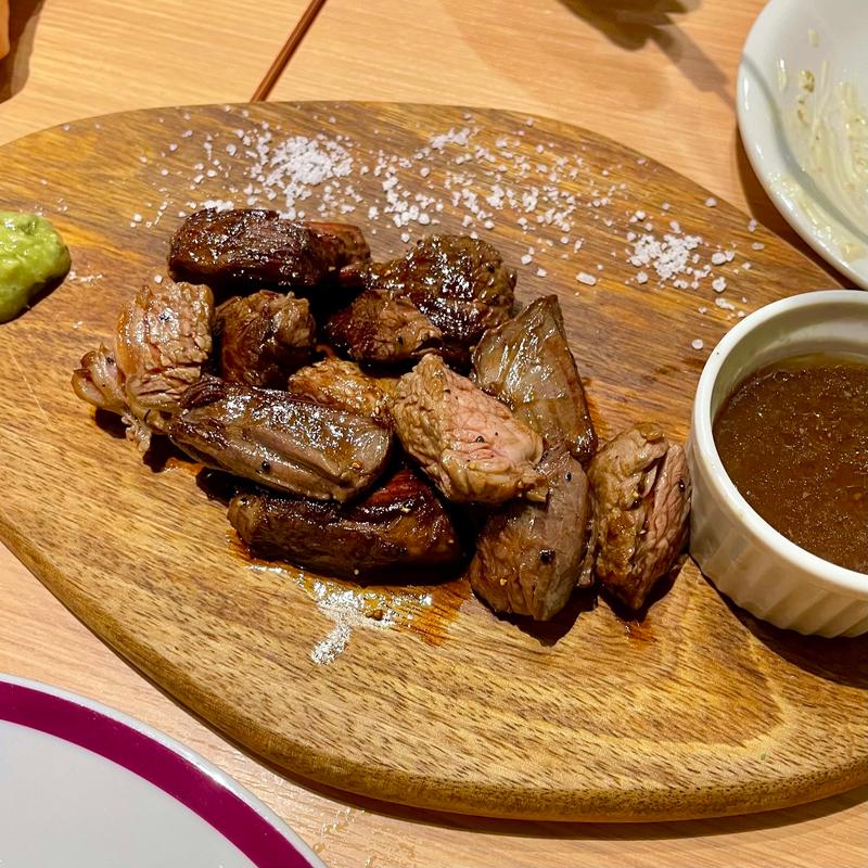 おつまみカットステーキ（ワインソース）(GOLD STEAK HOUSE)