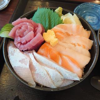 ハラハラ丼(魚めし屋 （ウオメシヤ）)