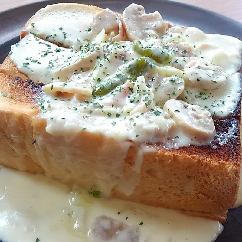 カルボ風トースト(DAY & NIGHT)