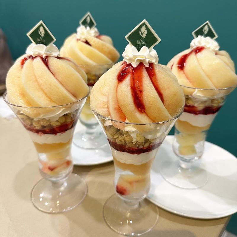桃パフェ(観音山フルーツパーラー 表参道)