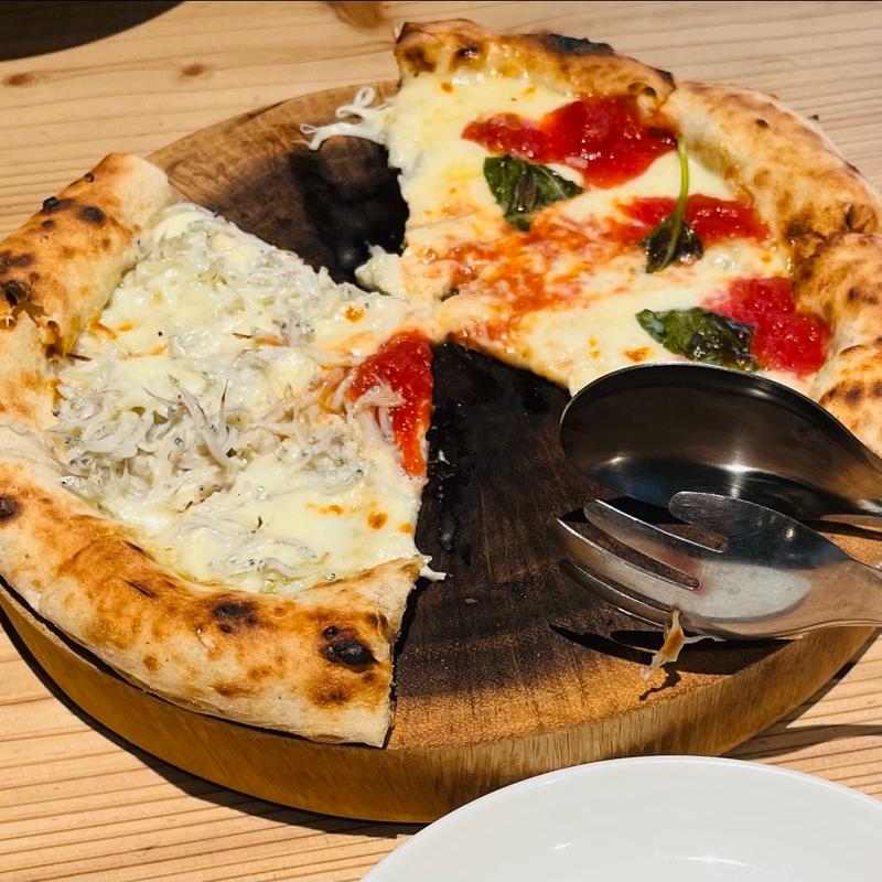 マルゲリータ&しらすのピザ　ハーフ&ハーフ(Totty)