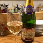 グラスシャンパン(Champagne & GYOZA BAR スタンドシャン食-OSAKA梅田エスト-)