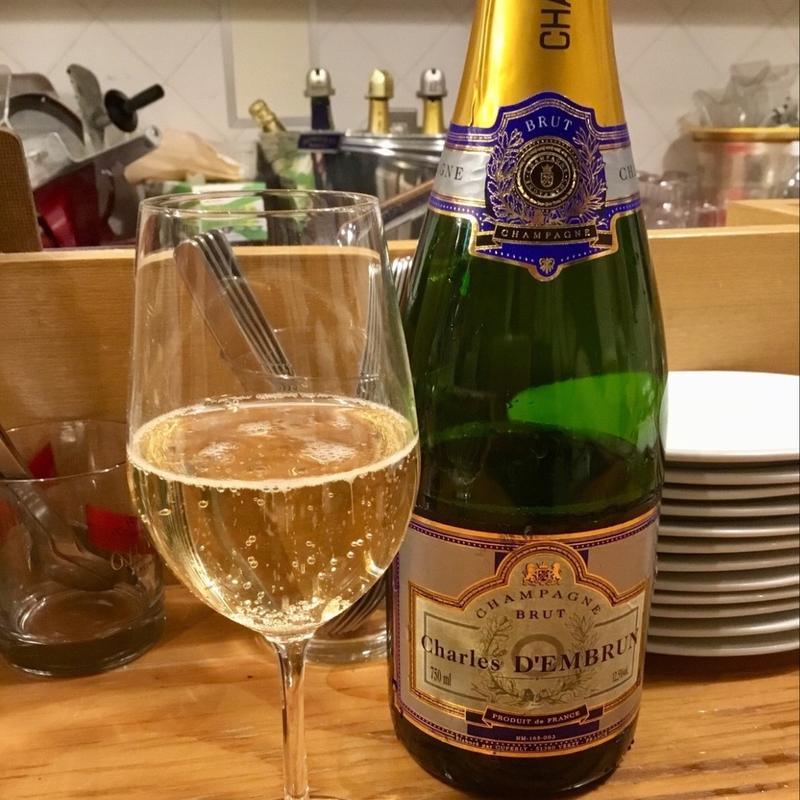 グラスシャンパン(Champagne & GYOZA BAR スタンドシャン食-OSAKA梅田エスト-)