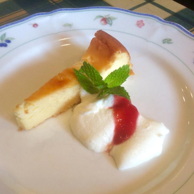 チーズケーキとパンナコッタ(Cafe et Bistrot Bonne Chere)