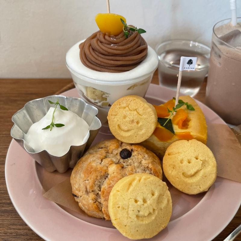 かぼちゃのチーズケーキとマロンのショートケーキ他(anzu to momo)