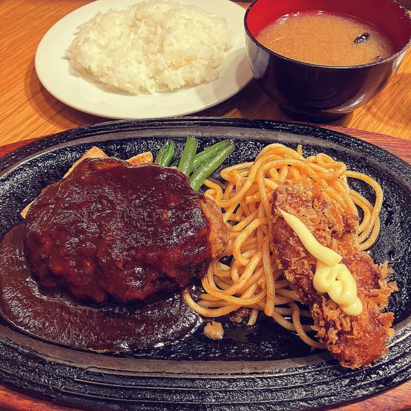 ハンバーグステーキ カニクリームコロッケ添え(キッチンアレックス)