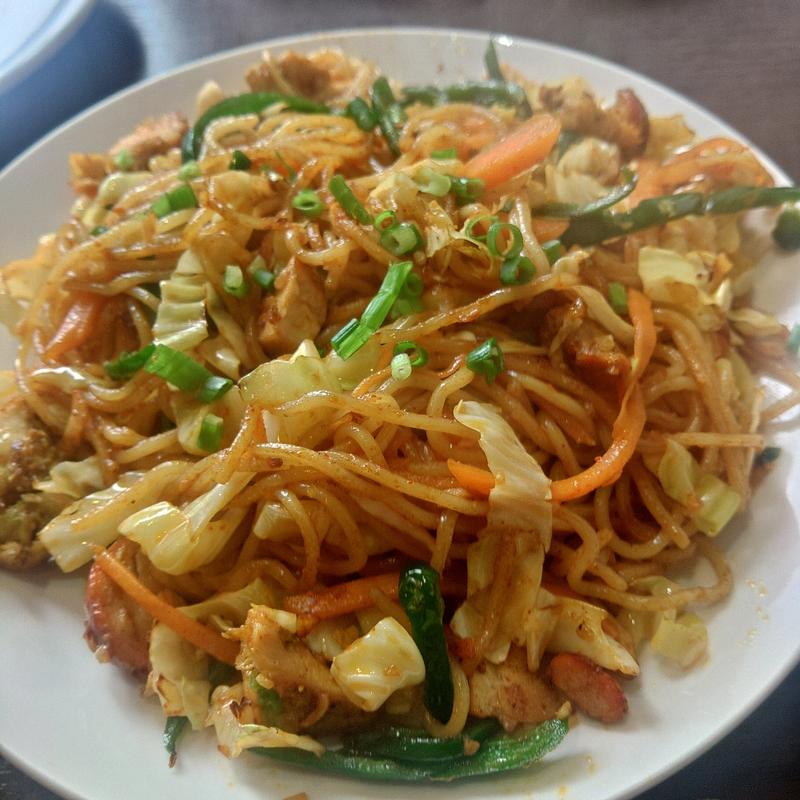 野菜チャオ麺(ネパール·インド料理 Makalu(マカル))