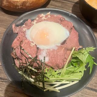 ローストビーフ丼(シェルターカフェ)