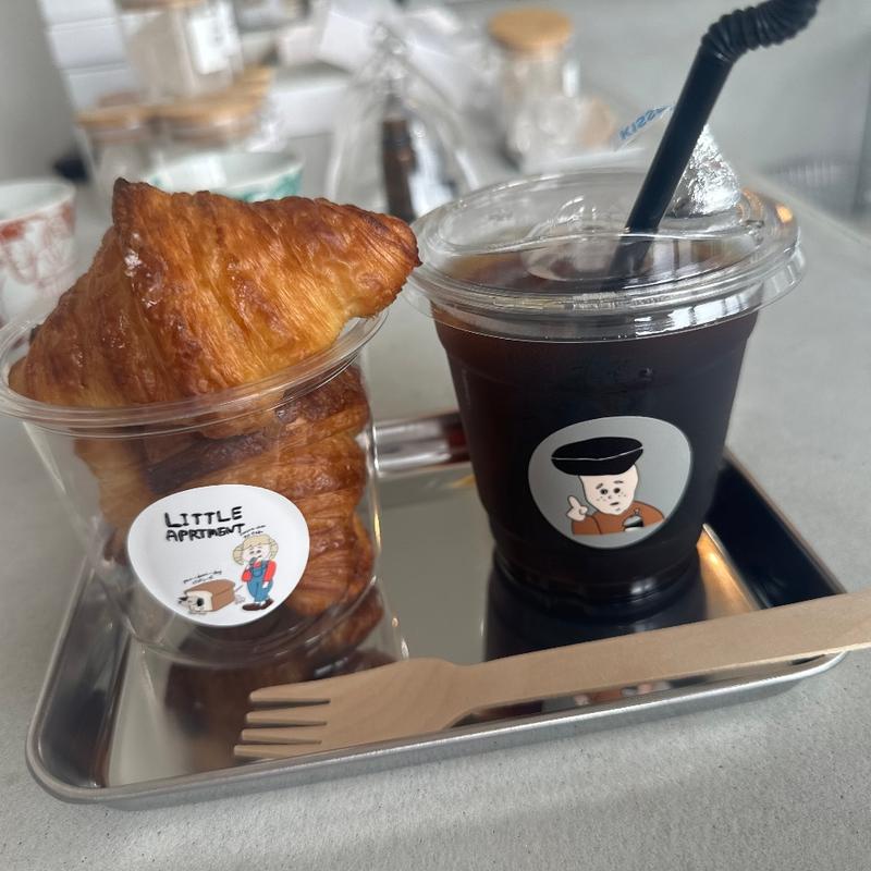 クロワッサン＆アイスコーヒー(LITTLE APARTMENT)