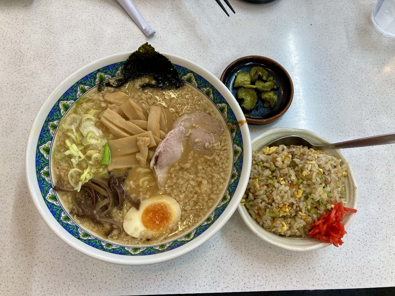 ラーメンとチャーハンのセット写真 🍜 元祖「満足の味」🍜 🔥食べ応え満点！贅沢コンボ 【チャーハン