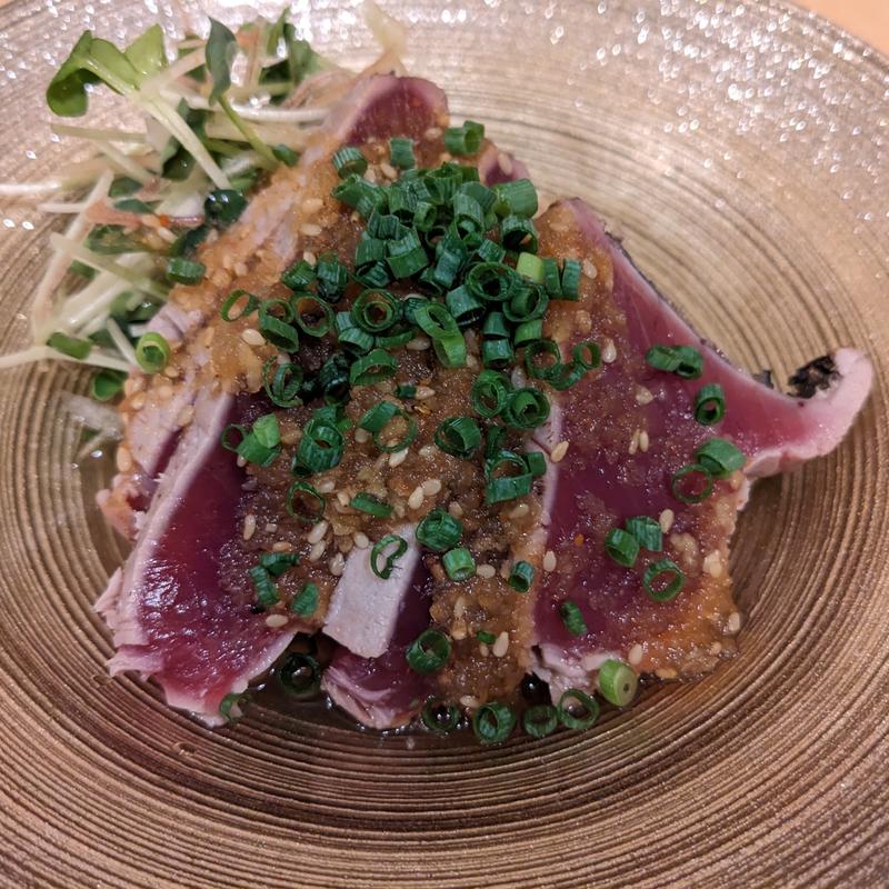 かつおのタタキ 玉ねぎポン酢(さか田)