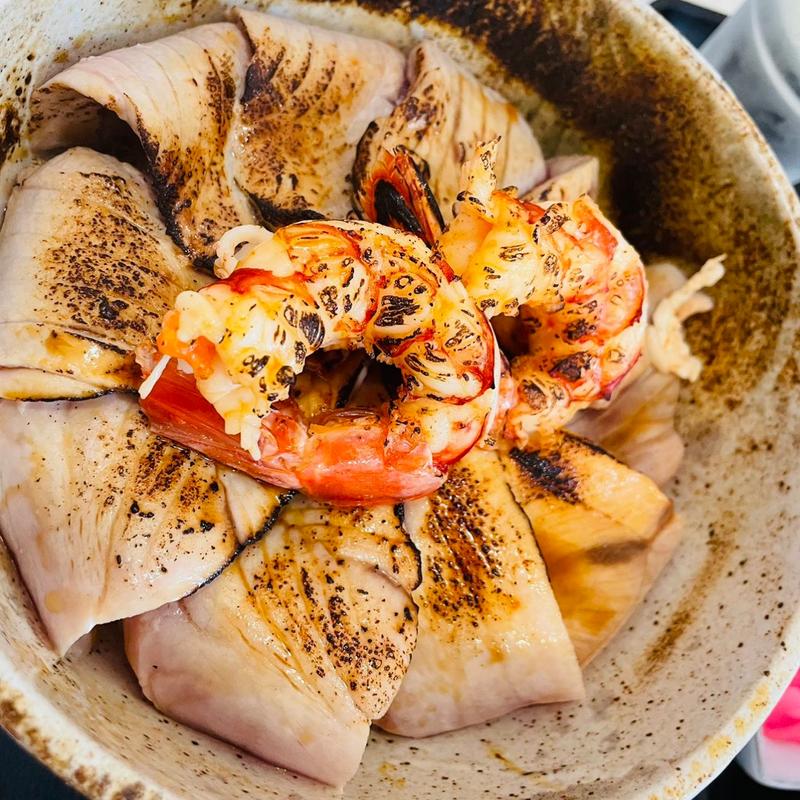 炙り海鮮丼(山の中の 魚屋食堂 勝浦)