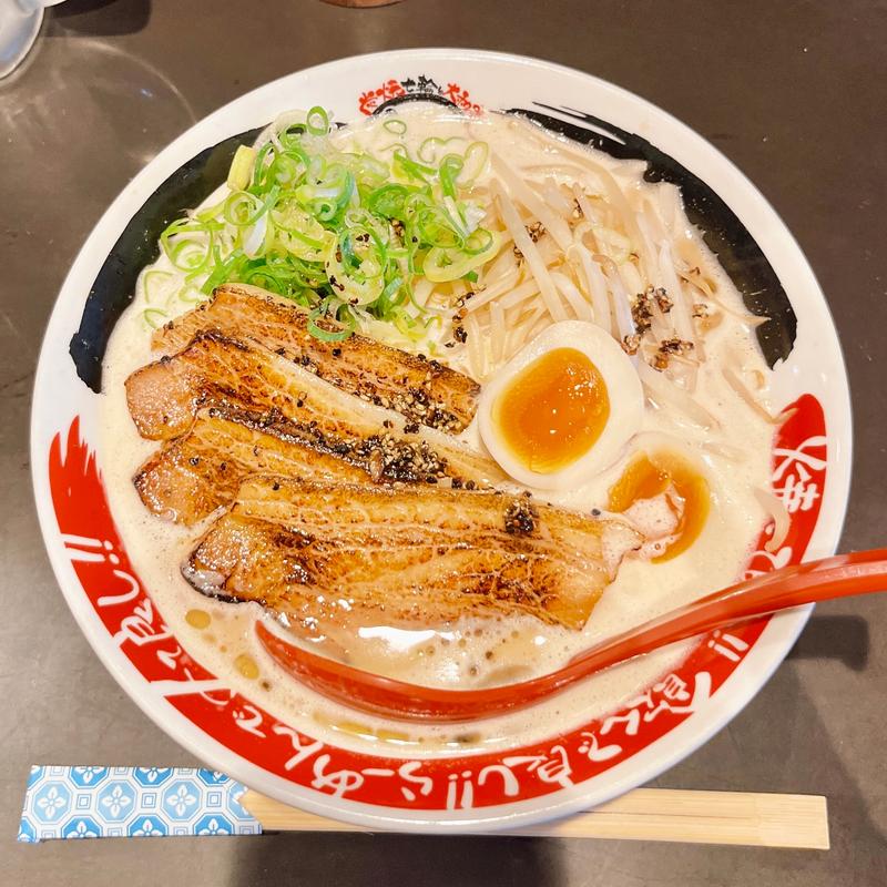 まったり豚骨らーめん(炭焼七輪と大和牛 とりこ)