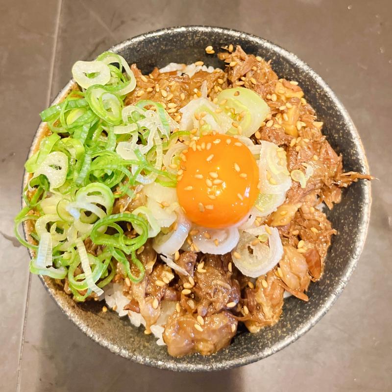 牛すじ炊いたん丼(炭焼七輪と大和牛 とりこ)