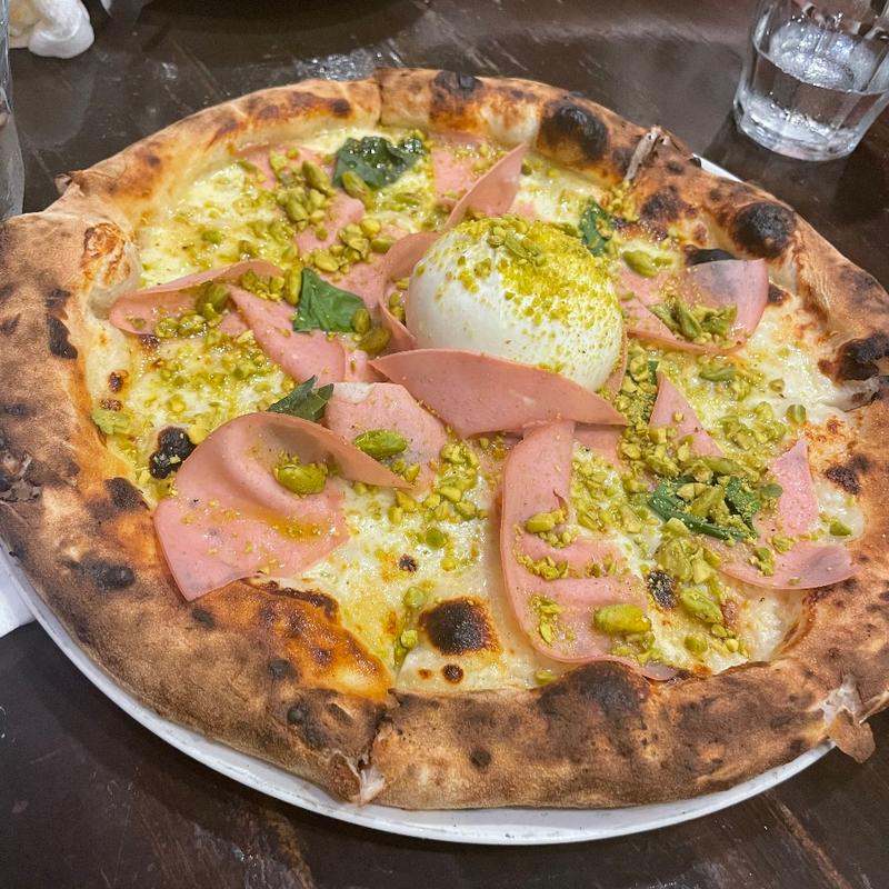 (ラ・ピッコラ・ターヴォラ)