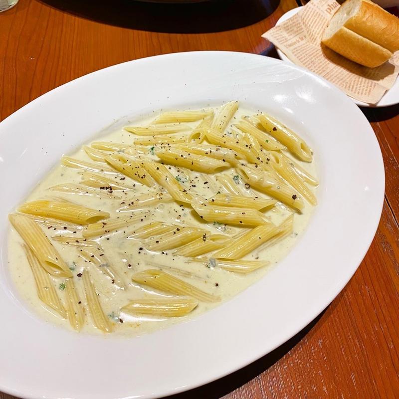 イタリア産ゴルゴンゾーラチーズのクリームソースペンネ(ドンサバティーニ)