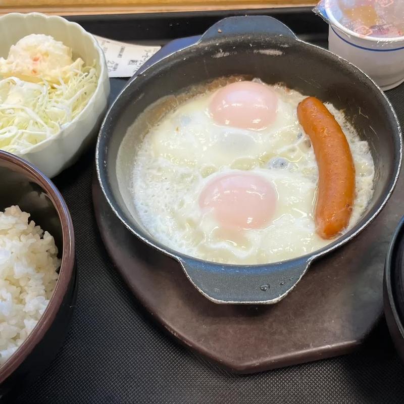 特朝ソーセージエッグ定食(松乃家 新秋津店 )