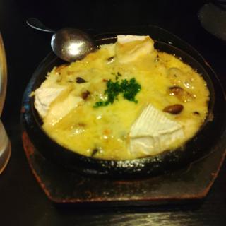 カマンベールチーズ鉄板(居食処たらくや)